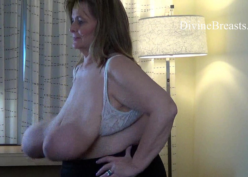Sarah Flying Flapjack Tits - Sarah - Divine Breasts video on CurveFanz
