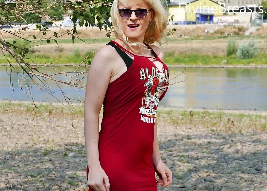 Casey Deluxe Busty Blond Nymph - Casey Deluxe - Divine Breasts video on CurveFanz