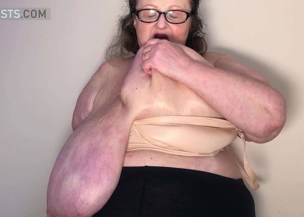 Sharon Throwing and Juggling Her Giant Tits - Sharon - Divine Breasts video on CurveFanz