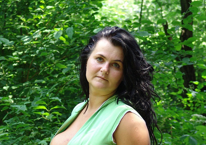 Milf Reny Outside Busty - Reny - Divine Breasts video on CurveFanz